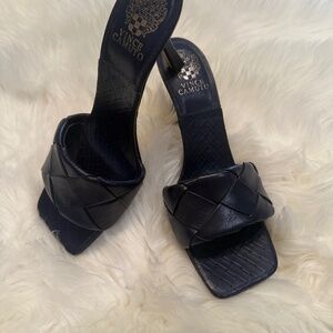 Vince Camuto leather slides